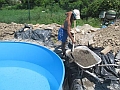 Backfilling of the curves with lean concrete while the water level rises