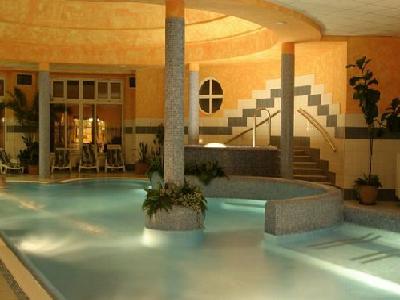 Thermaal bad in het Kasteelhotel Bikal